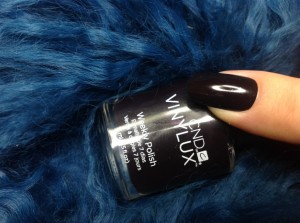 vinylux_darkdahlia